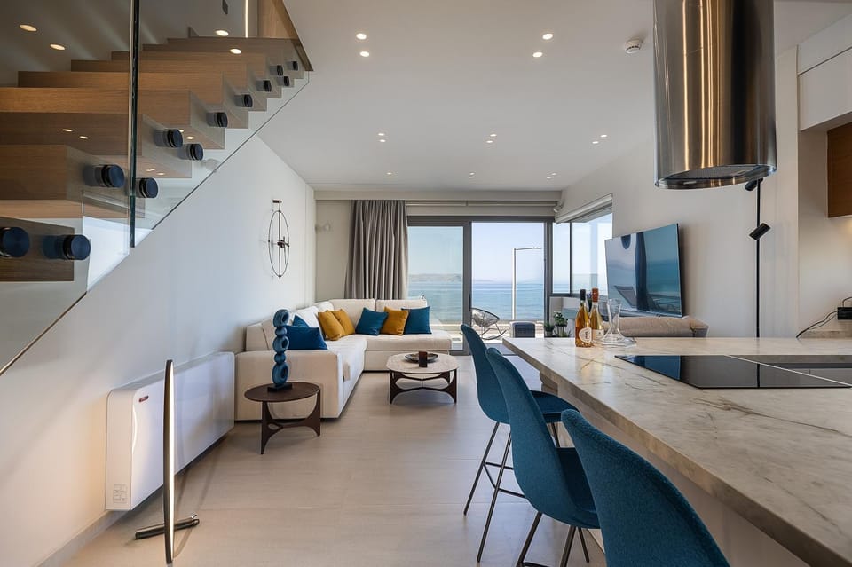 TV and multimedia, Living room, Seating area, Dining area