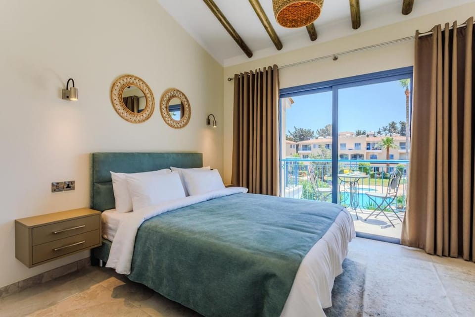 Bed, View (from property/room), Balcony/Terrace