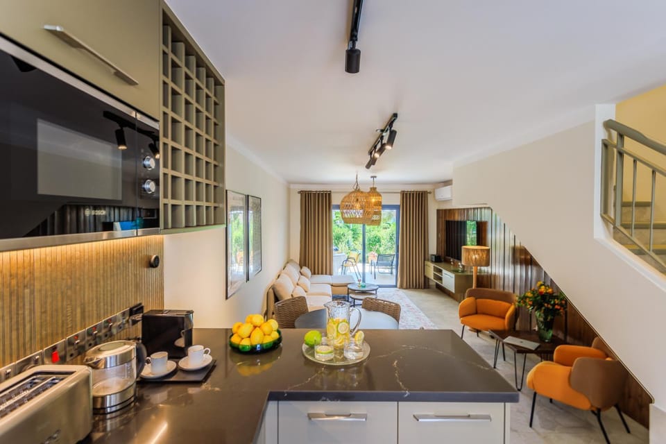 TV and multimedia, Kitchen or kitchenette, Living room, Dining area