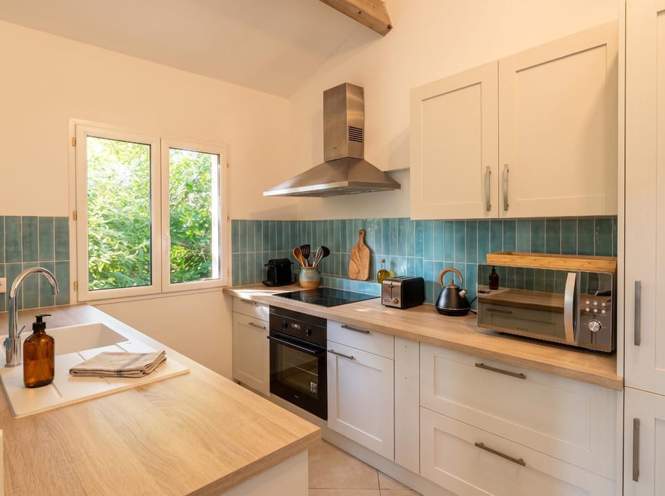 Kitchen or kitchenette, dishwasher, stove, kitchen