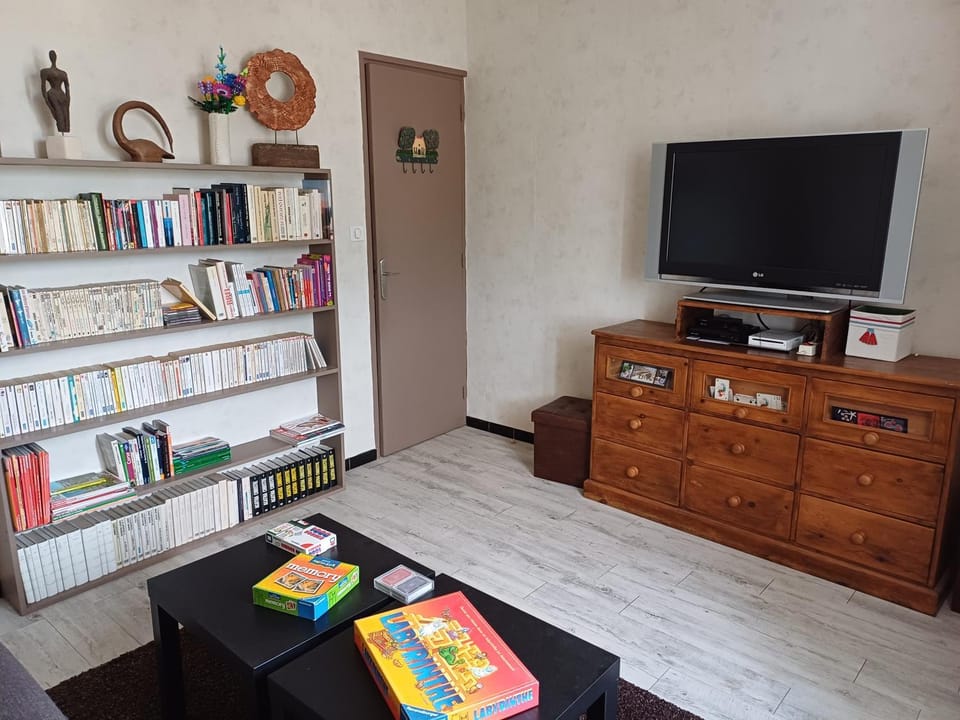 Communal lounge/ TV room, Communal lounge/ TV room, Game Room, Library