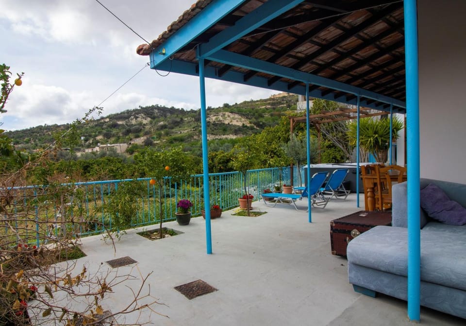 Natural landscape, Garden, View (from property/room), Balcony/Terrace, Balcony/Terrace, Seating area, Garden view, Mountain view