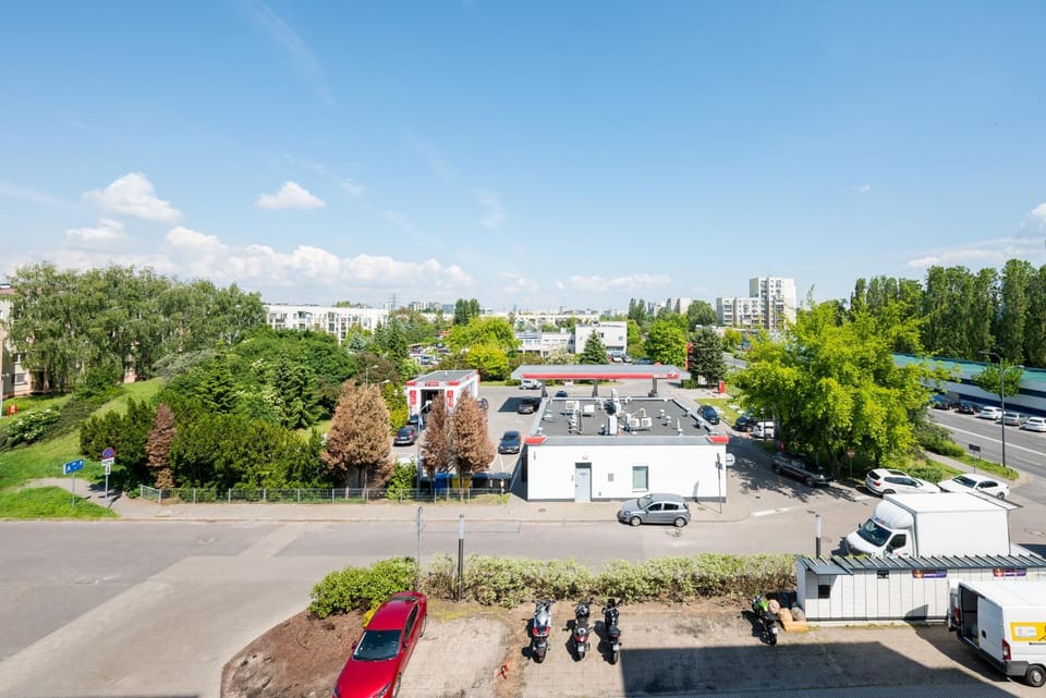 Neighbourhood, City view, Location