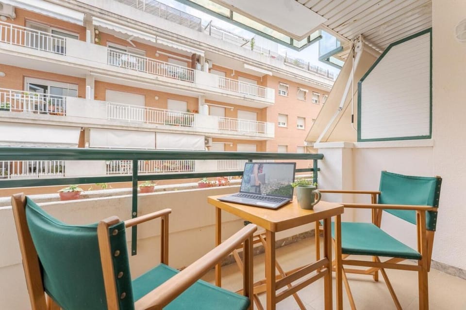 Cambrils Apartment with Rooftop Pool - AC & Just 50m from Beach! Apartment in Cambrils