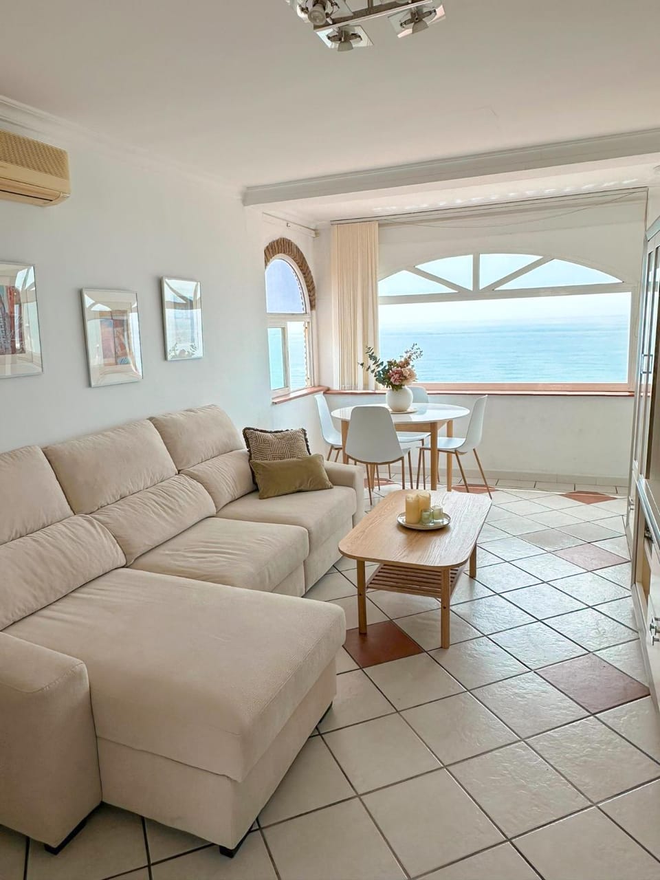 Communal lounge/ TV room, TV and multimedia, Living room, Dining area, air conditioner