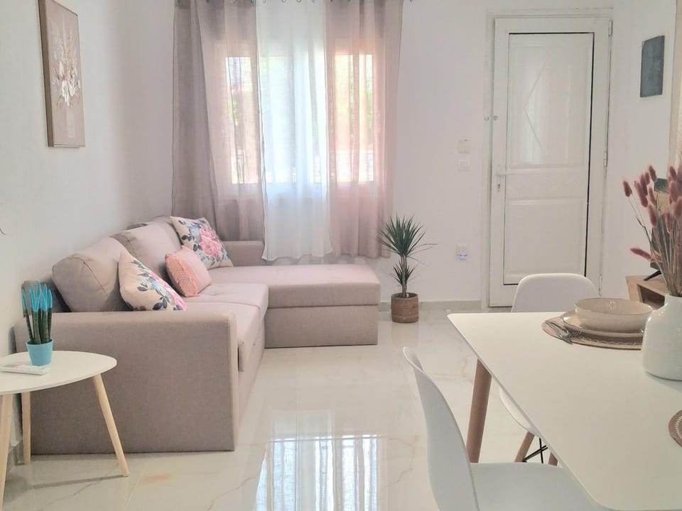 Bed, Living room, Seating area