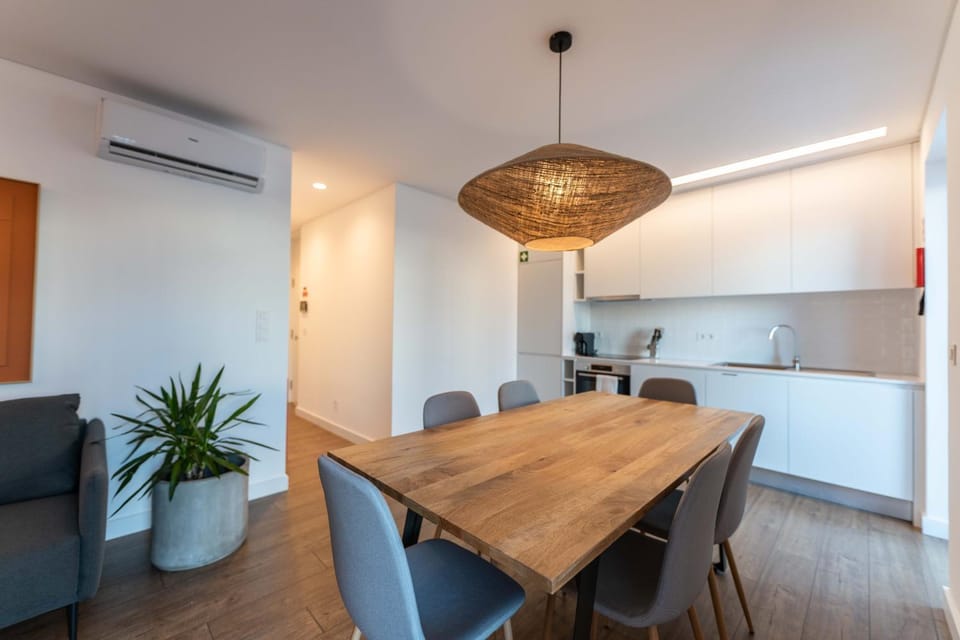 Kitchen or kitchenette, Dining area, air conditioner