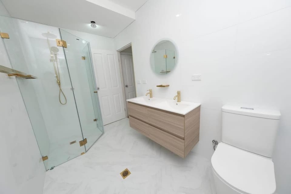 Sydney Stunning 4 bed 4 bath at Auburn House in Sydney