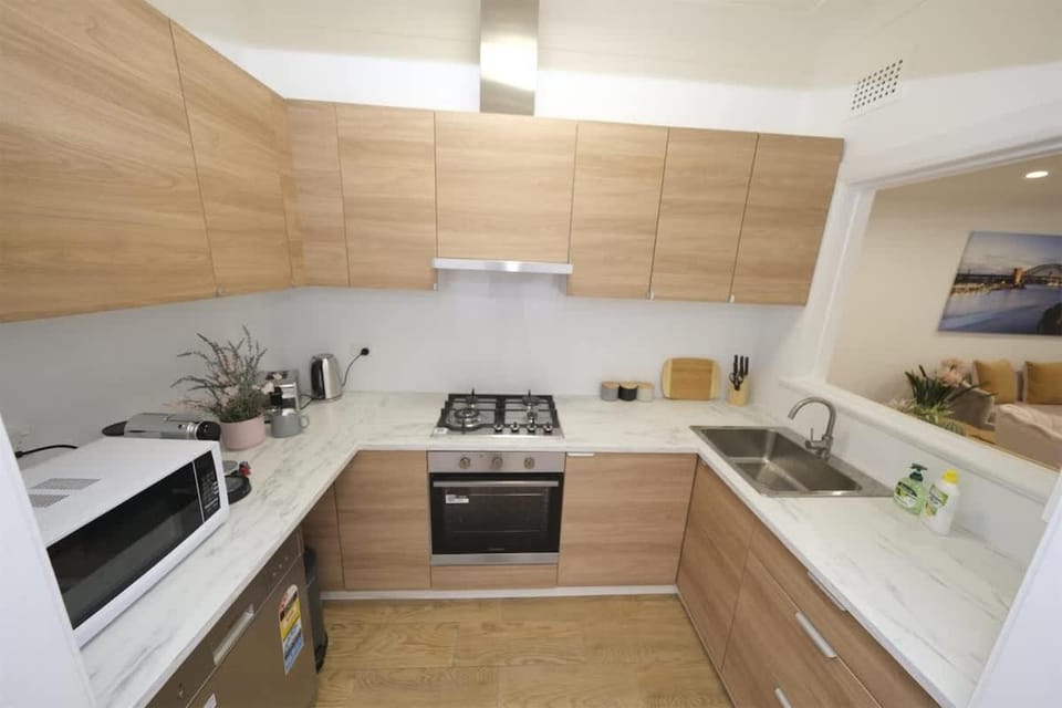 Sydney Stunning 4 bed 4 bath at Auburn House in Sydney