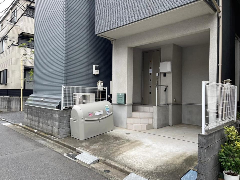 Facade/entrance