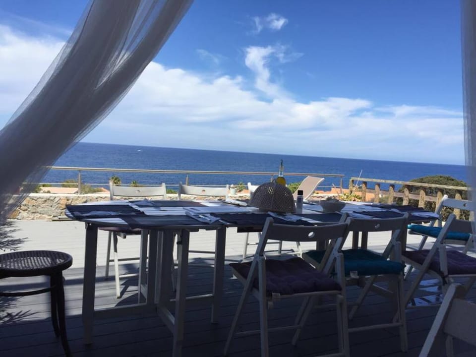 Natural landscape, View (from property/room), Balcony/Terrace, Dining area, Sea view