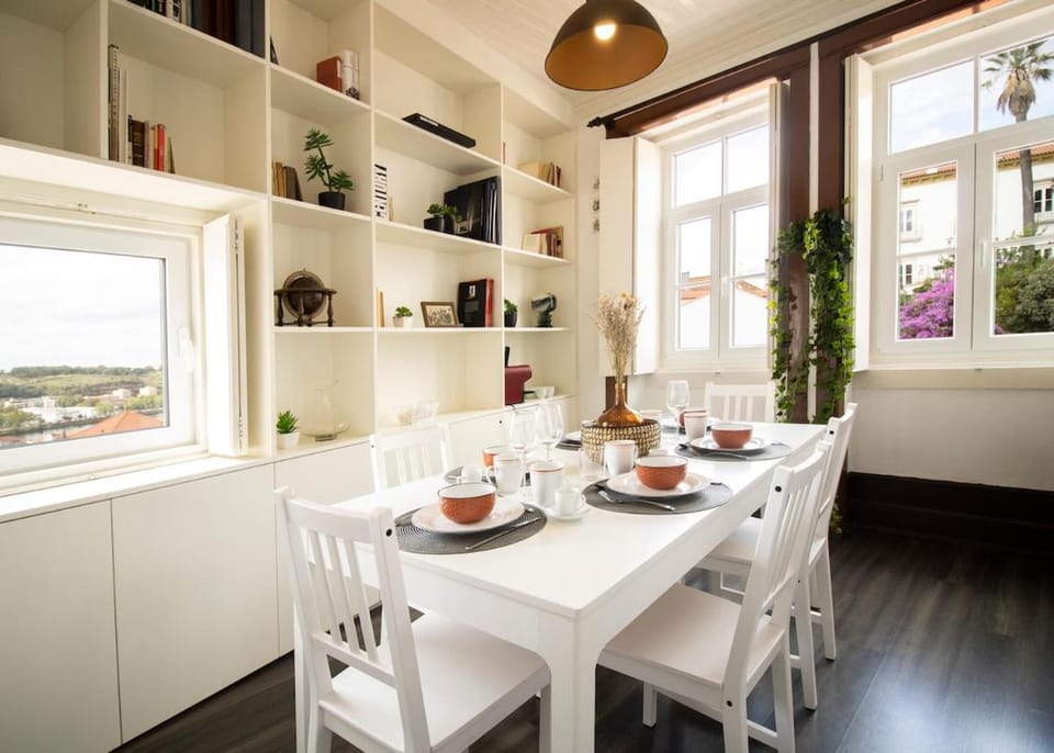 Typical Coimbra Home at Sé Velha Square Apartment in Coimbra