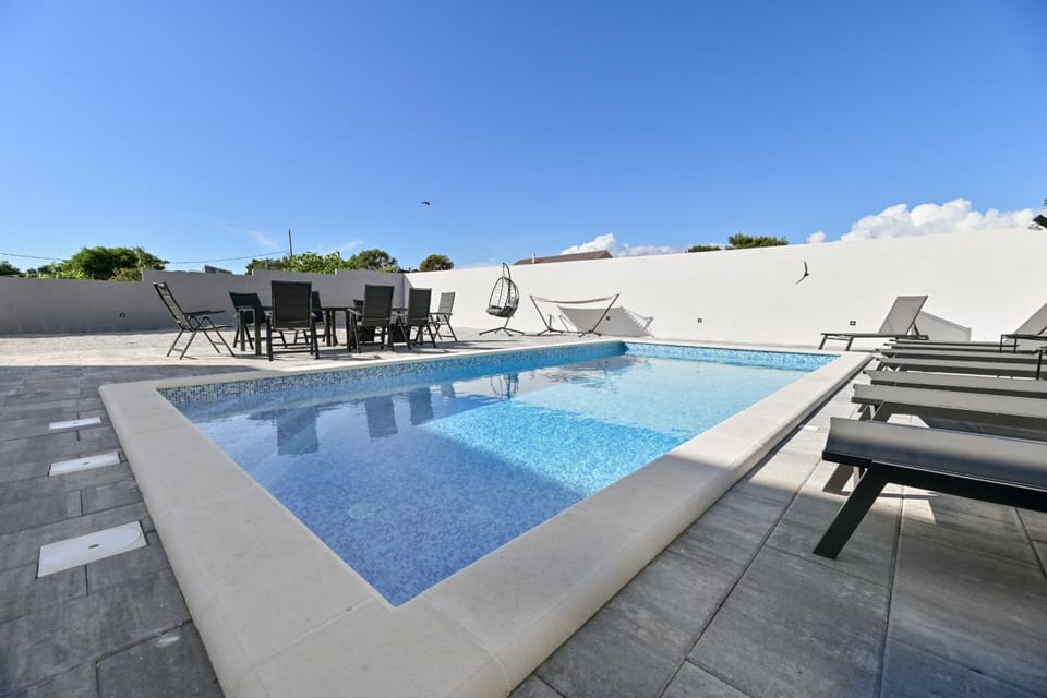 Swimming pool, sunbed