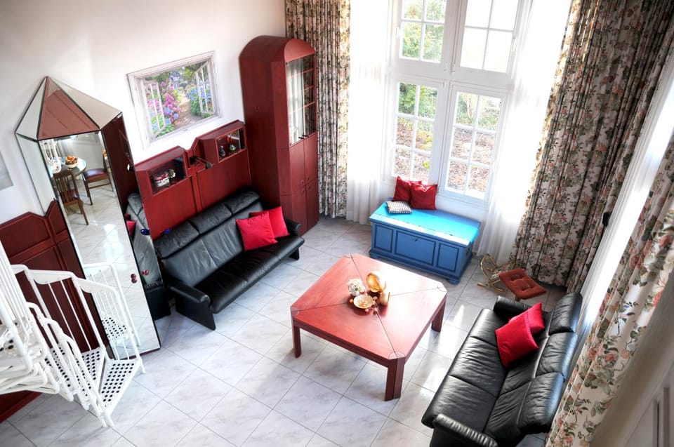 Living room, Photo of the whole room, Seating area