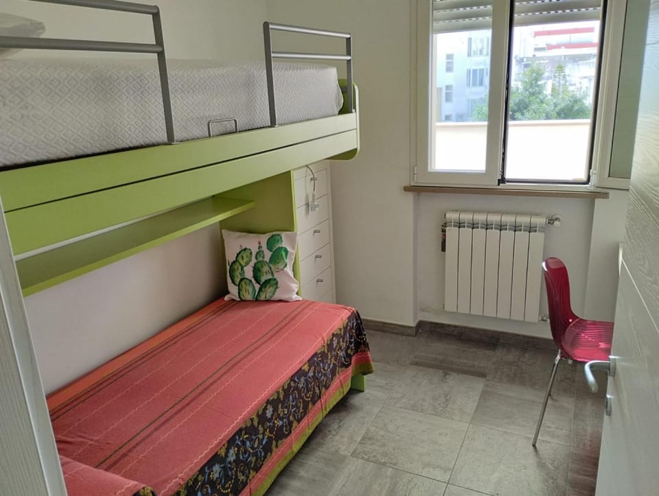 Bed, Photo of the whole room, bunk bed, air conditioner