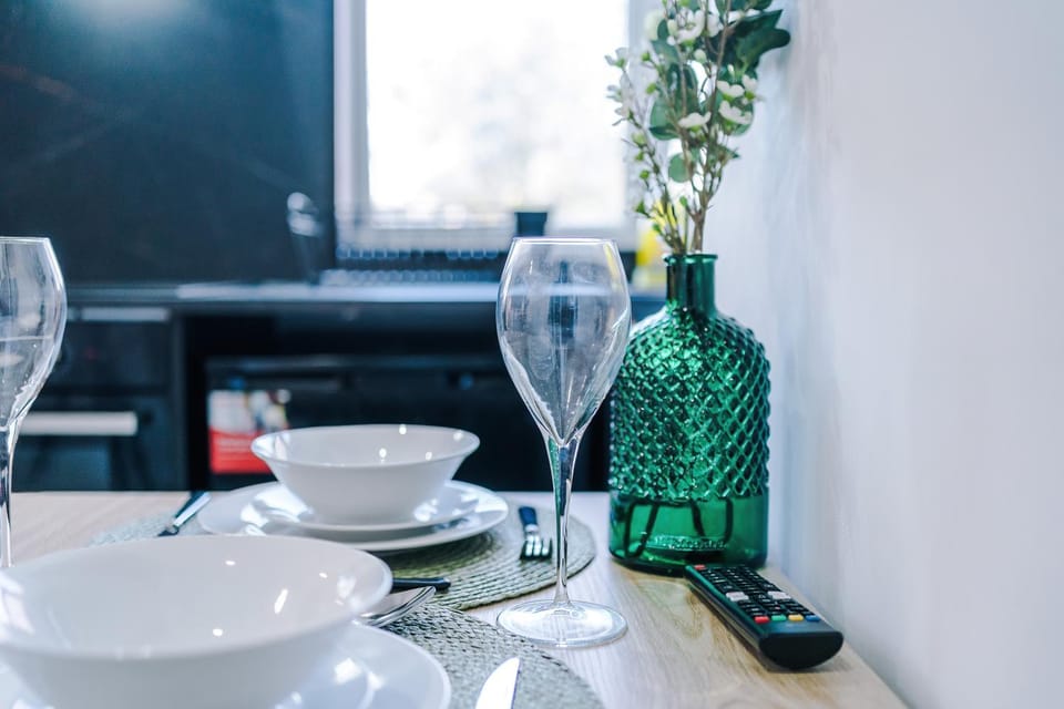 One Bedroom Flat by Brookland Stays Serviced Accommodation Short Lets Birmingham with Free WiFi Apartment in Birmingham