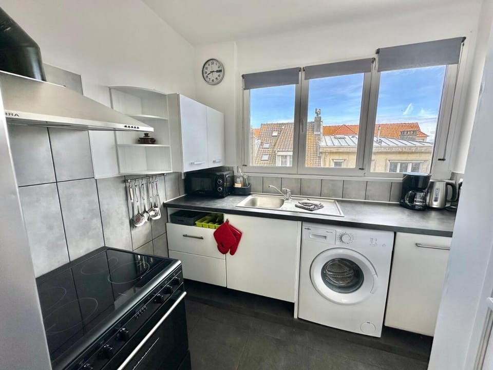 Kitchen or kitchenette, dishwasher, oven, pet friendly, stove, toaster, washing machine