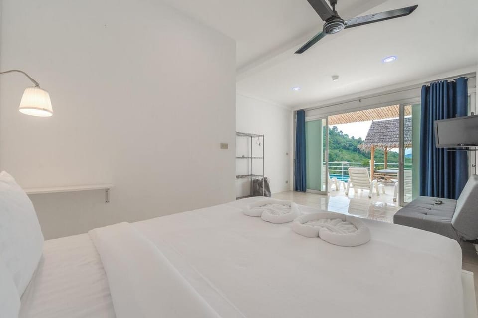 V199 Villa 4BR Relaxing with Best Views in Patong House in Patong