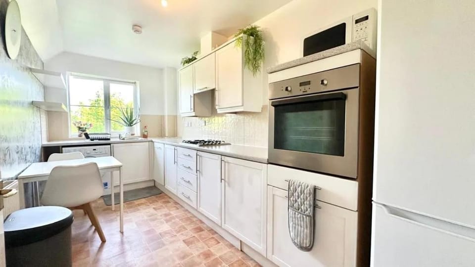 Kitchen or kitchenette, Dining area, oven, pet friendly, stove, toaster