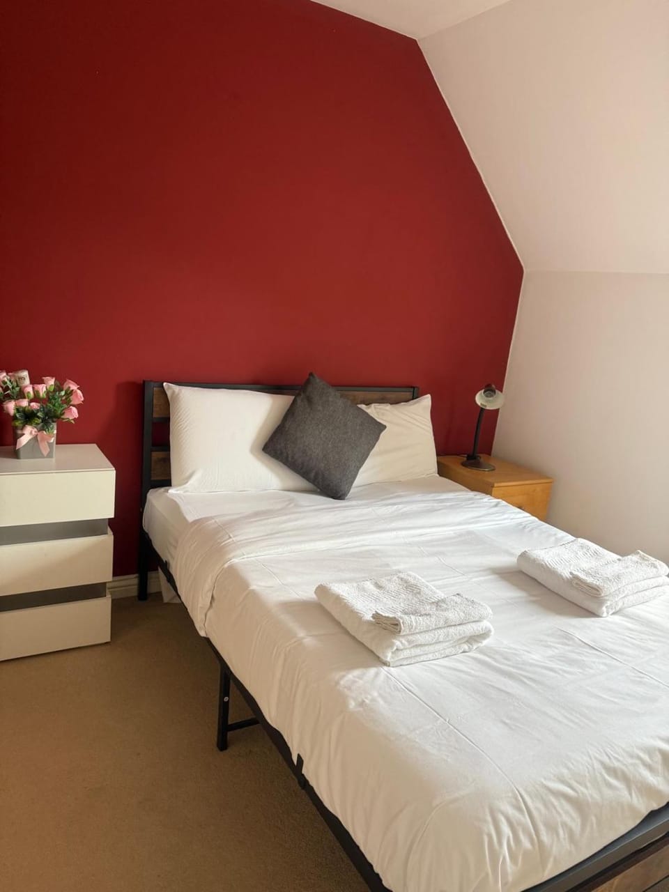 Bed, Photo of the whole room, Bedroom, towels
