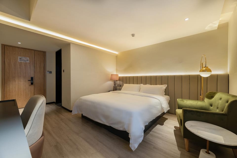 Bed, Photo of the whole room, Bedroom
