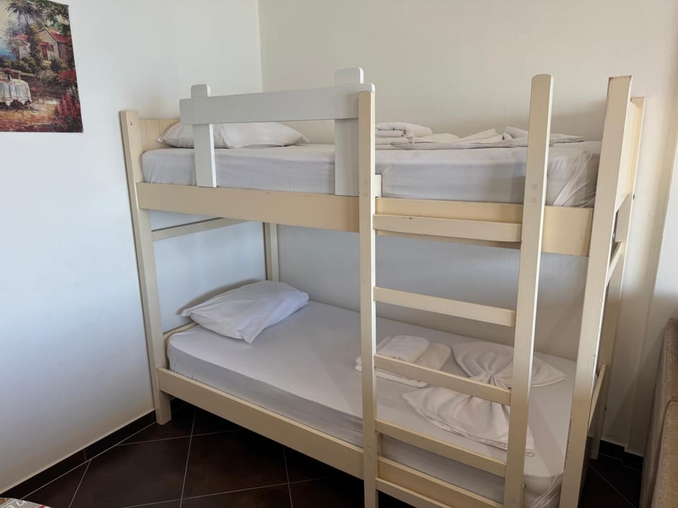 Bed, Photo of the whole room, Bedroom, bunk bed, towels