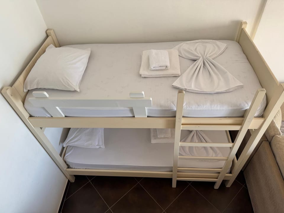 Bed, Photo of the whole room, Bedroom, bunk bed, towels