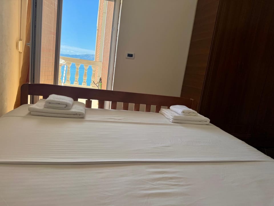 Bed, Photo of the whole room, Bedroom, towels