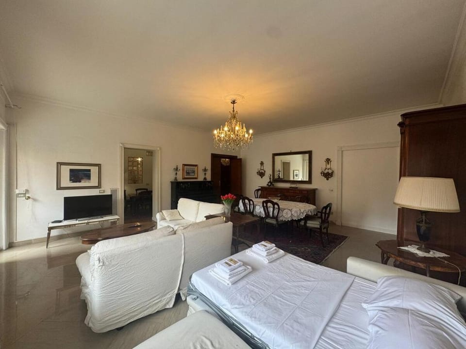 TV and multimedia, Living room, Photo of the whole room, Seating area