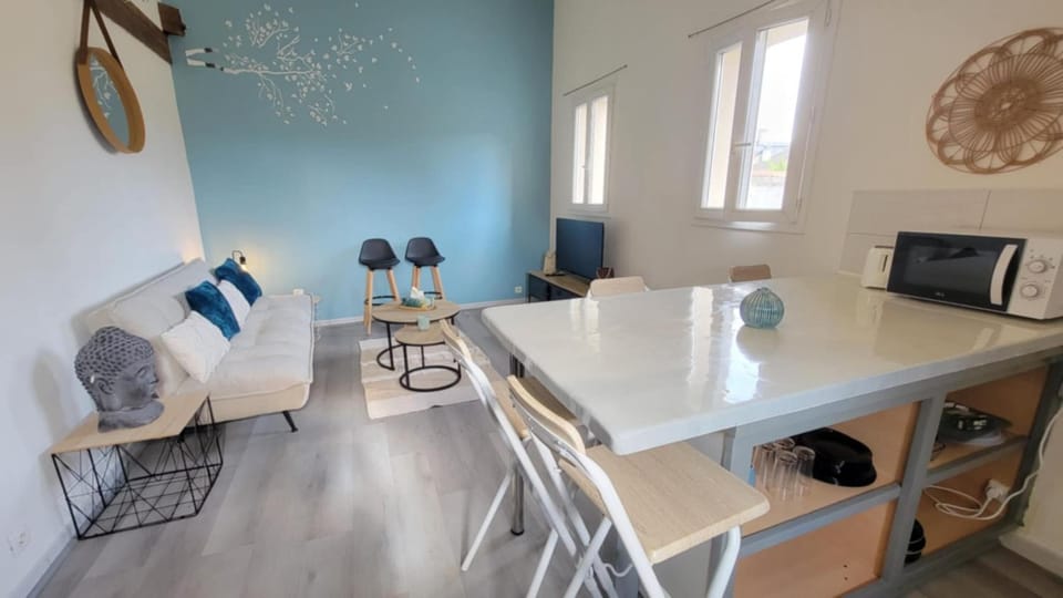 Living room, Dining area