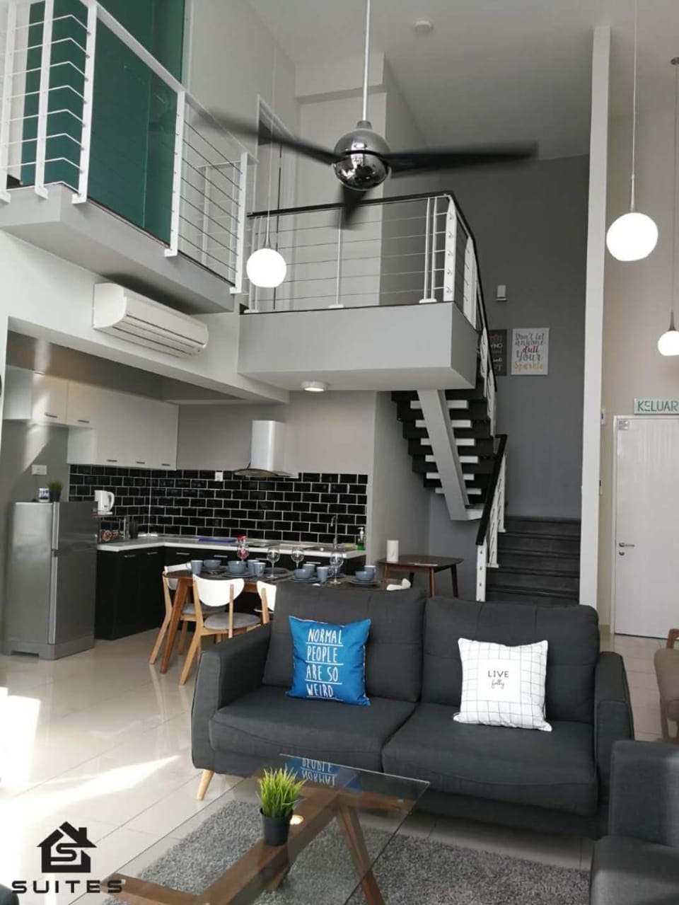 Kitchen or kitchenette, Seating area, Dining area