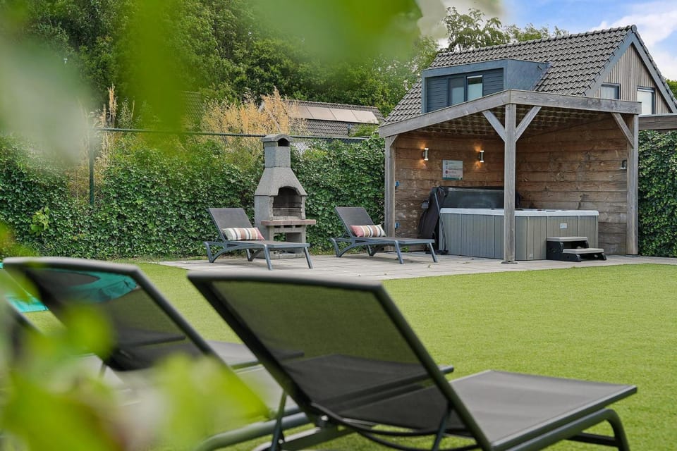 BBQ facilities, Garden, Hot Tub, Garden view, sunbed