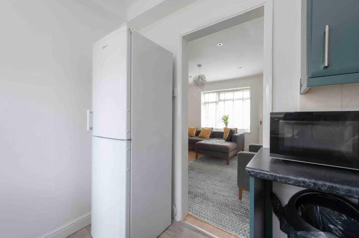 Sleeps 7 a 3 Bed house in Rochester 4 beds House in Rochester