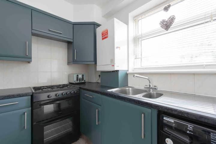 Sleeps 7 a 3 Bed house in Rochester 4 beds House in Rochester