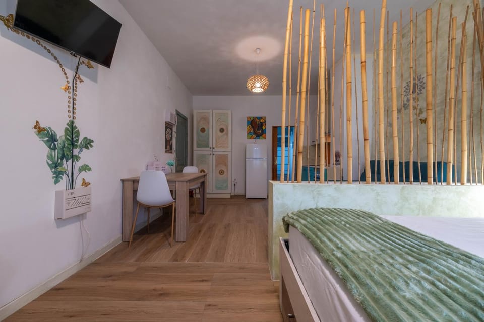 Bed, TV and multimedia, Bedroom, internet, pet friendly, wardrobe