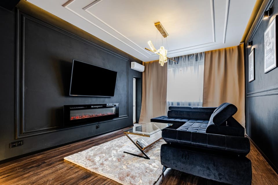 Communal lounge/ TV room, TV and multimedia, Living room, Seating area, Evening entertainment