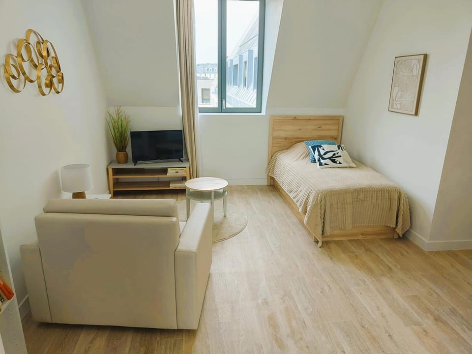 Bed, Living room
