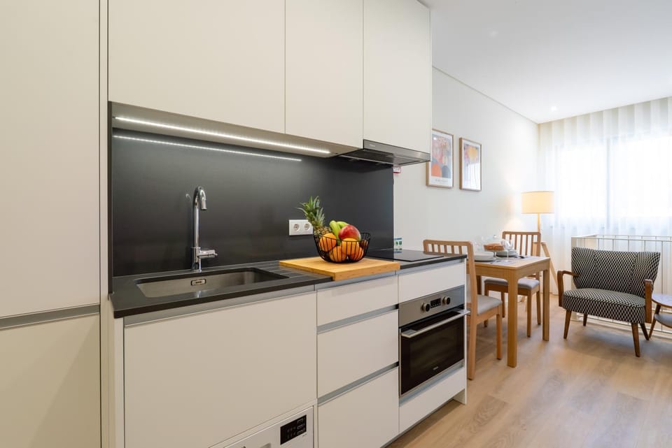 Kitchen or kitchenette, Dining area, dishwasher, oven, pet friendly, stove