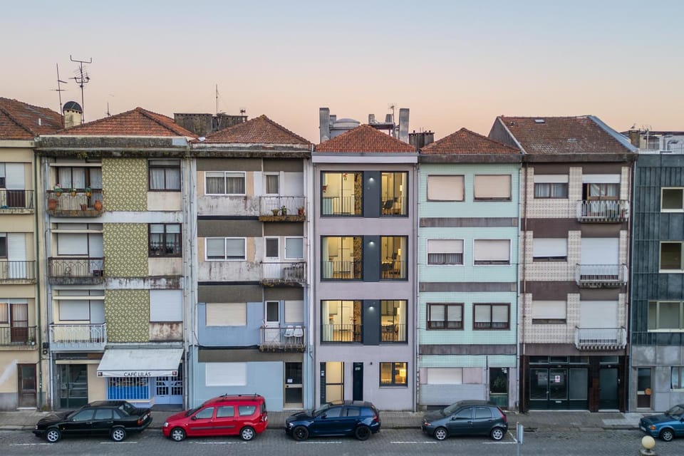 Property building, Neighbourhood, City view, Location