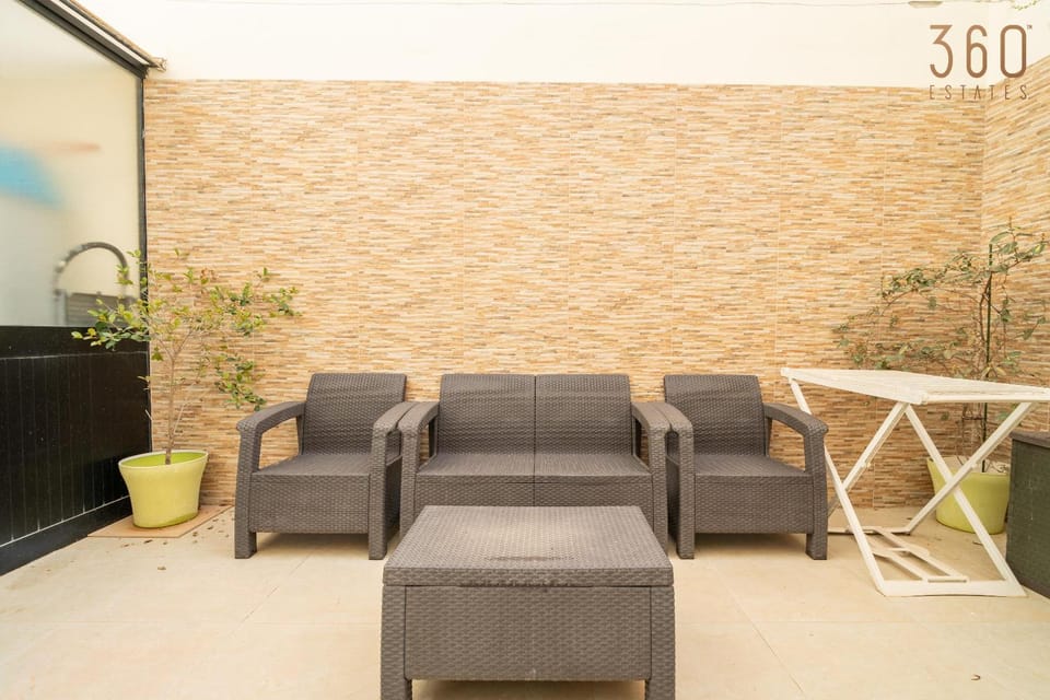 Patio, Day, View (from property/room), Balcony/Terrace, Living room, Seating area