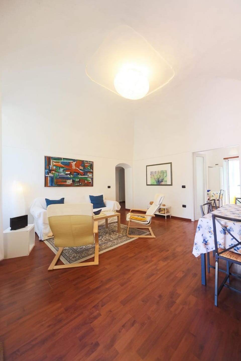 Seating area, Dining area