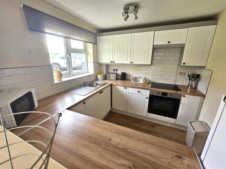 Kitchen or kitchenette, dishwasher, oven, pet friendly, stove, toaster