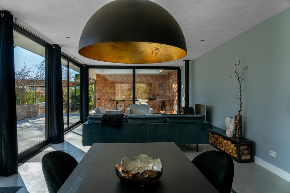 Dining area, kitchen