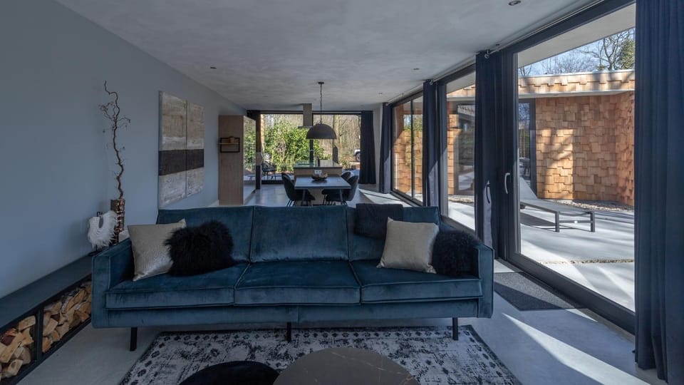 Seating area, Dining area