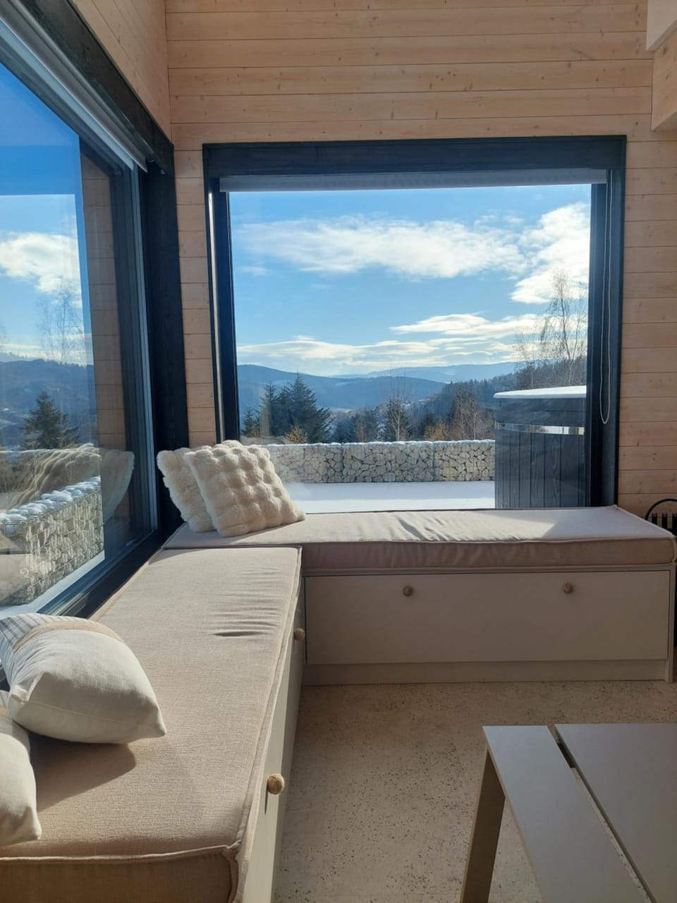 Living room, Mountain view