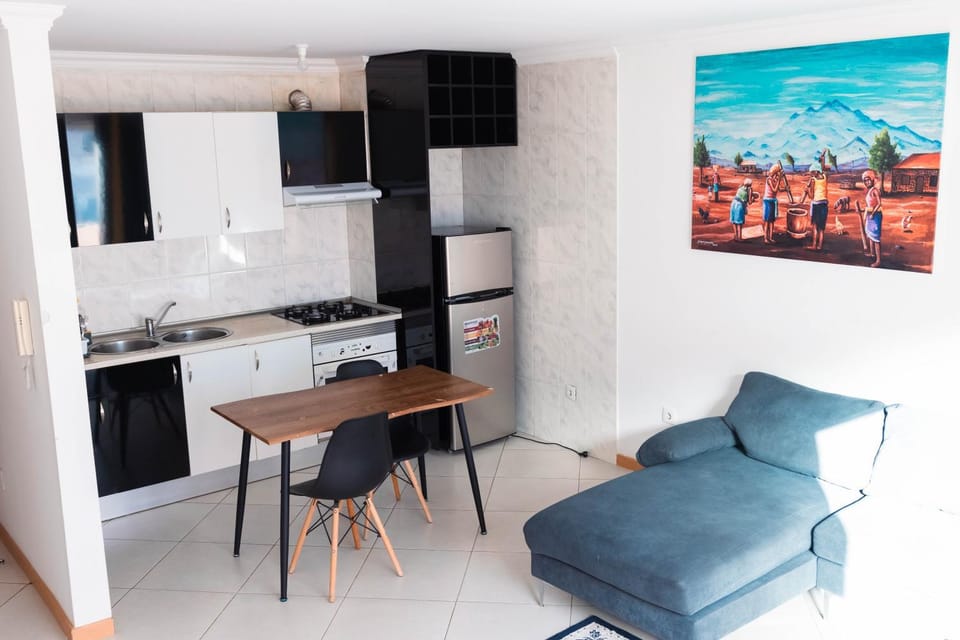 Palmarejo, Apartamento T2 no Prédio Rosa Trás de pão quente Apartment in Praia