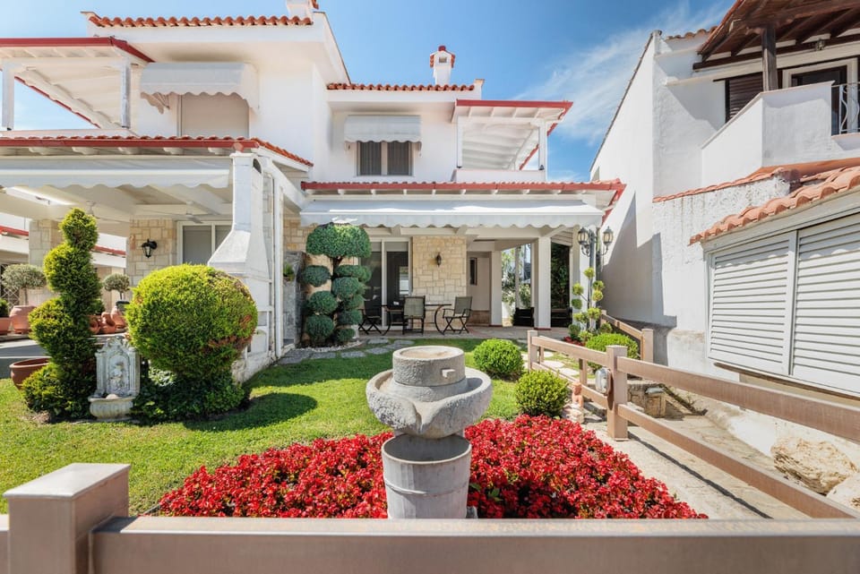 Property building, Patio, Garden, Garden