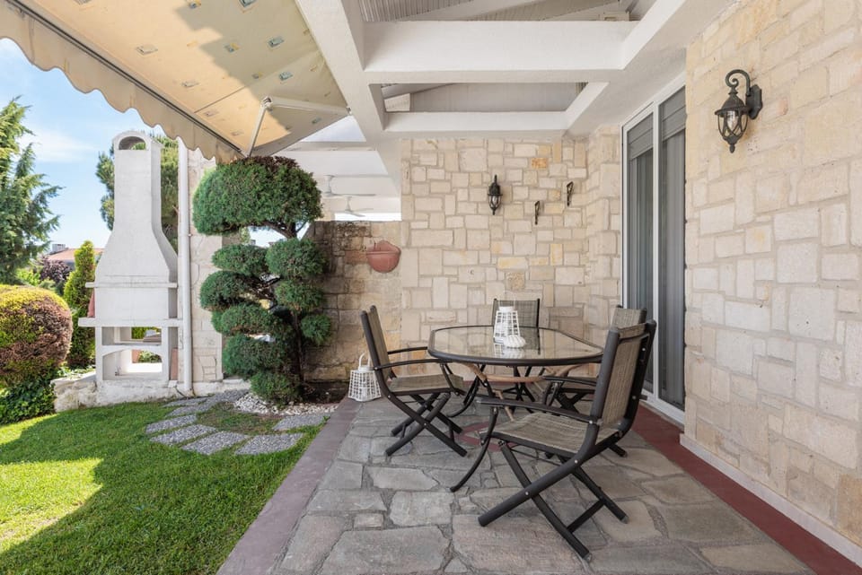 Patio, Garden, Garden, Balcony/Terrace, Balcony/Terrace, Dining area, Garden view