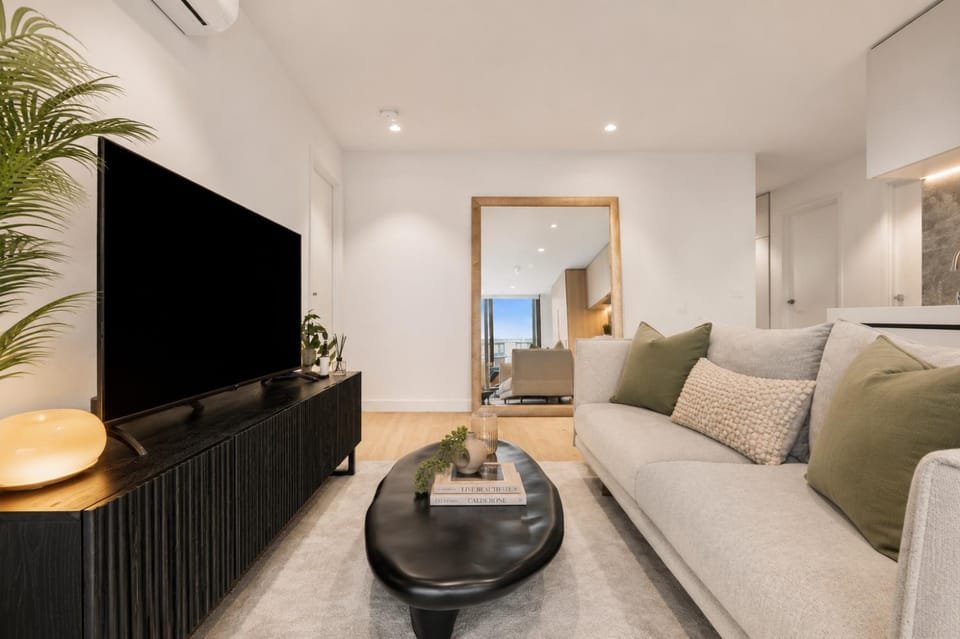 Luxury Sky High Apartment with Pool Gym & Parking Apartment in Southbank