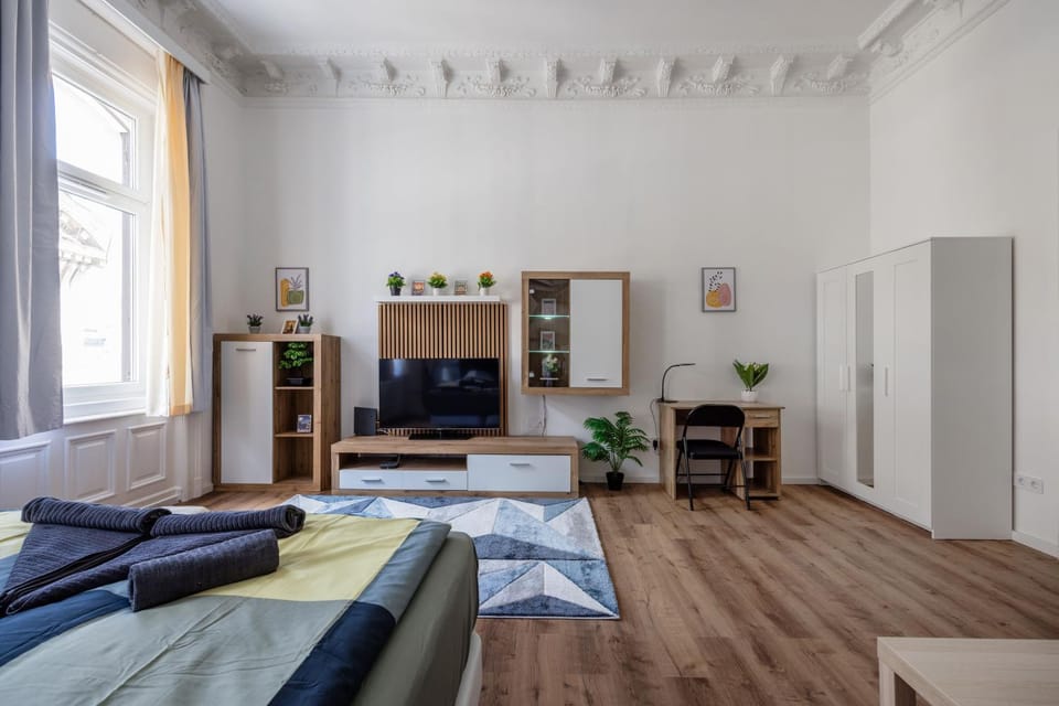 Bed, TV and multimedia, Living room, wardrobe